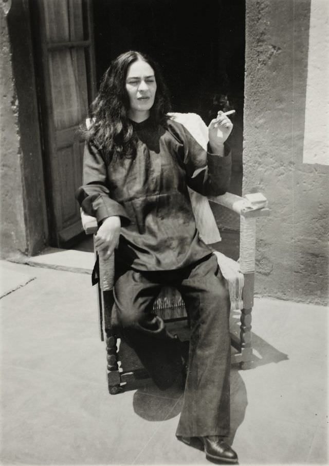 #15 Frida Kahlo in the Blue House after her operation, 1946.