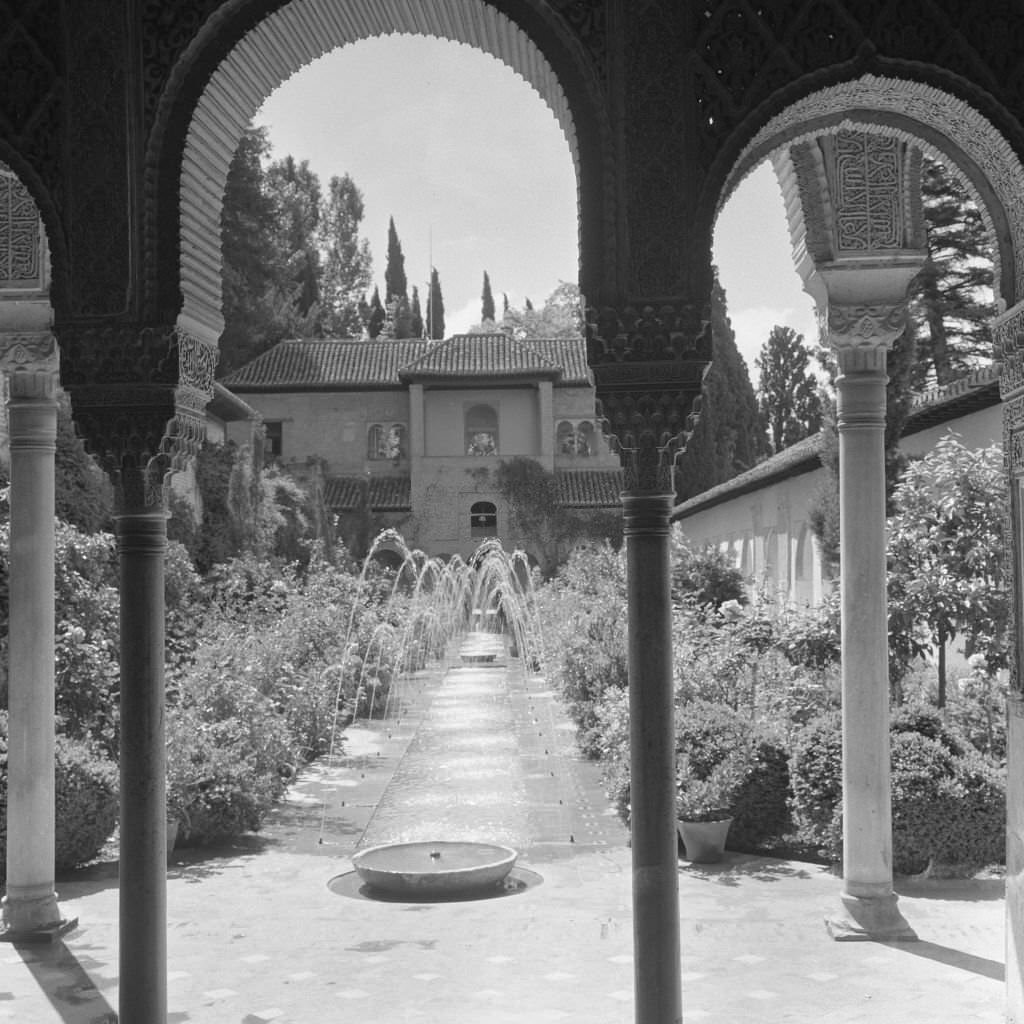 #33 Granada, the Generalife, 1965.