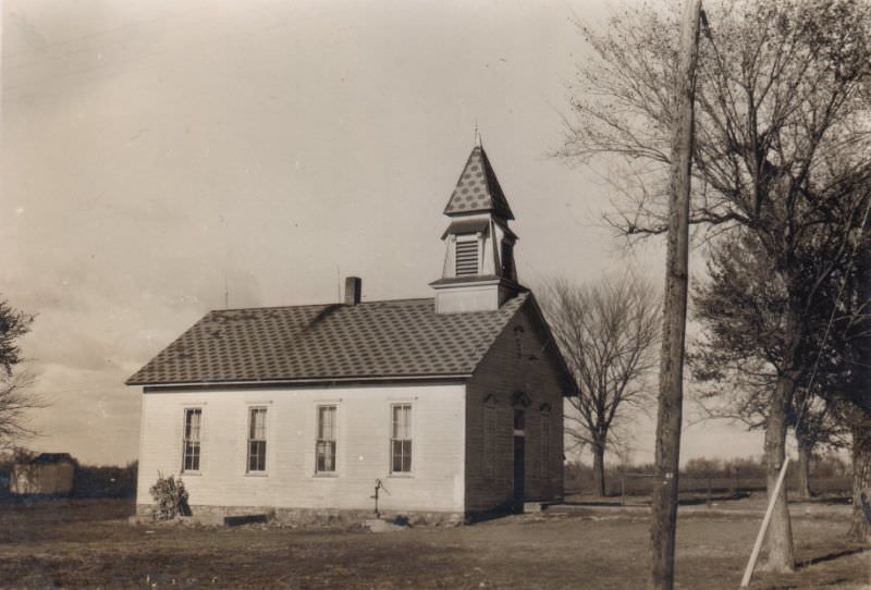 #17 School District 38, Southeast of Topeka, near Shawnee Lake, Kansas, November 1947