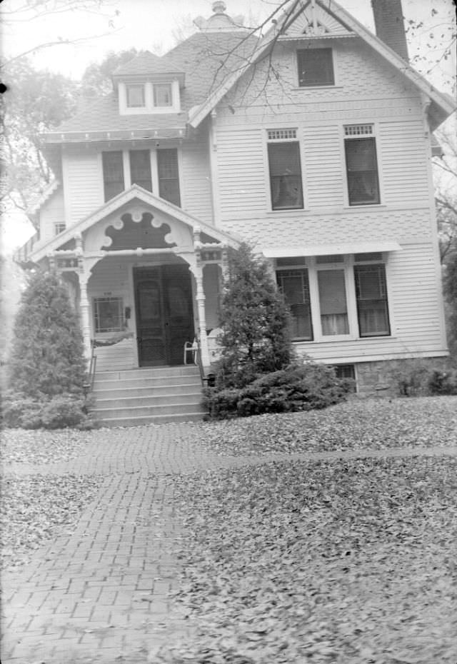 #22 Victorian house on 6th St., between Ohio and Louisiana St., Lawrence, Kansas, November 1947
