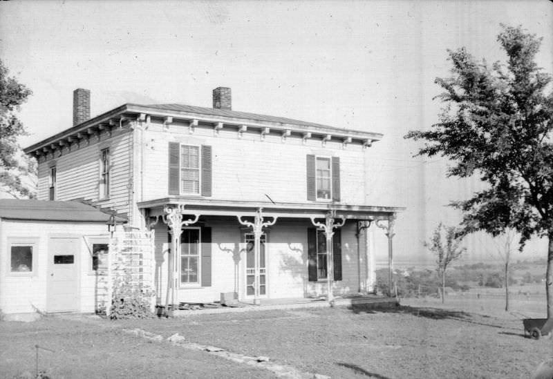 #31 Italianate farmhouse, Lawrence, Kansas, 1949