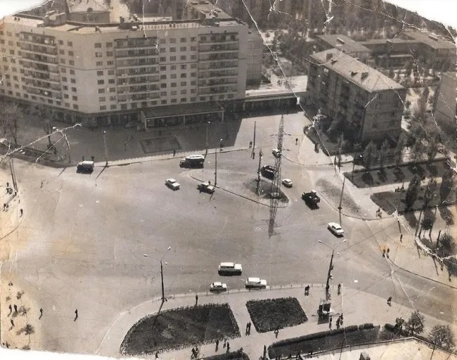#14 The 1960s: Bird perspective view of Kosmonavtov square