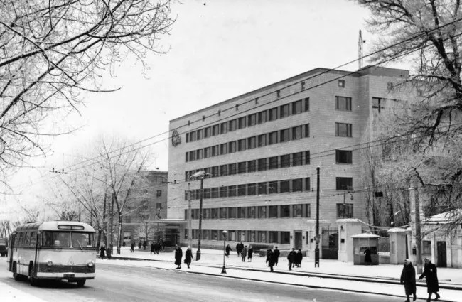 #26 Prospect Victory (Brest-Lithuanian), the administrative center of the metro (now the building of the metro station Kyiv Polytechnic Institute), 1960
