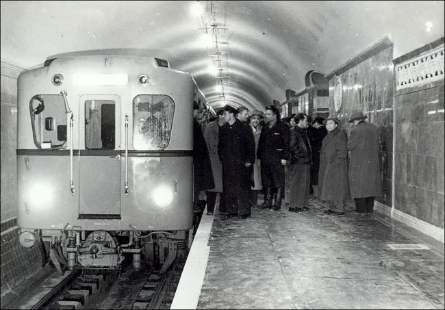 #28 Trial train at the University metro station, 1960