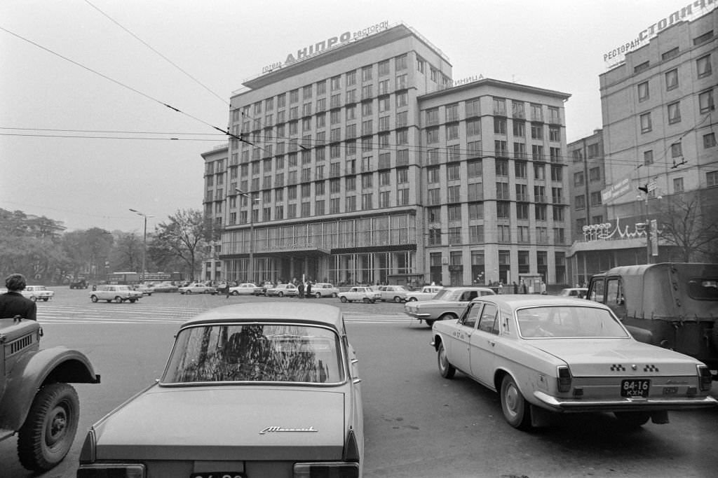 #32 Dnipro hotel on Khreshchatyk Street in Kyiv, 1975