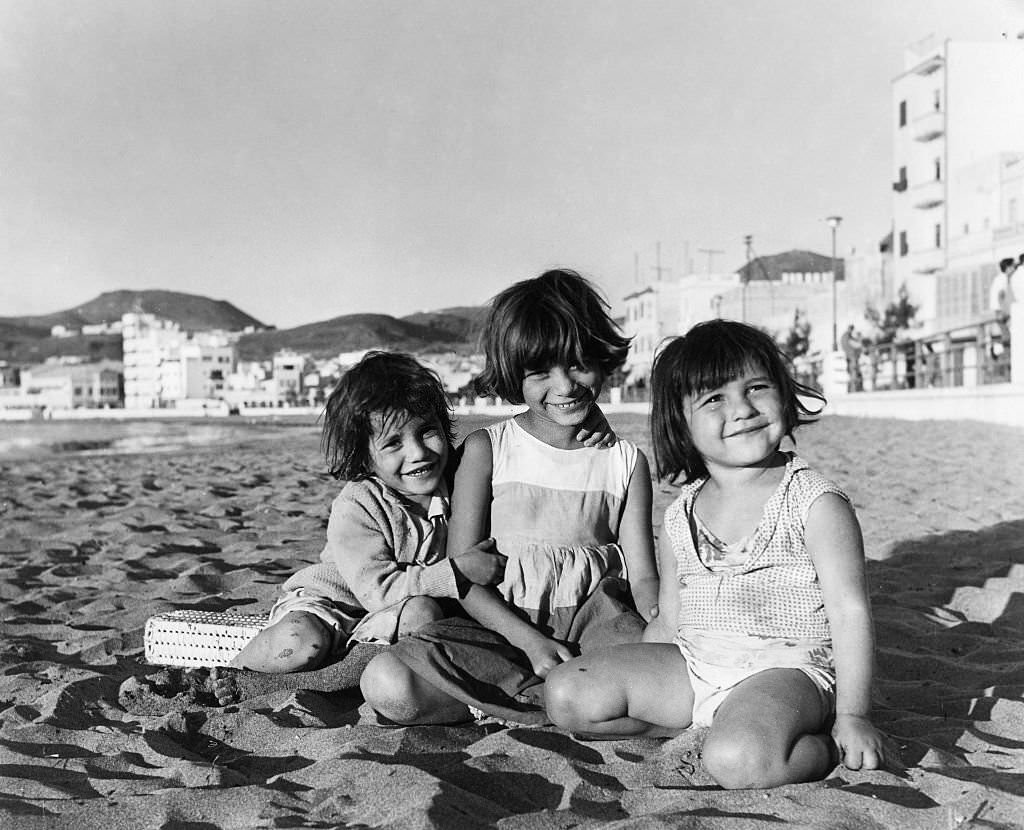 #2 Gran Canaria Spanien – Kinder am Strand von Las Palmas, 1960s