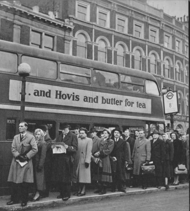 #5 An orderly queue for the number 8 bus at London Bridge Station