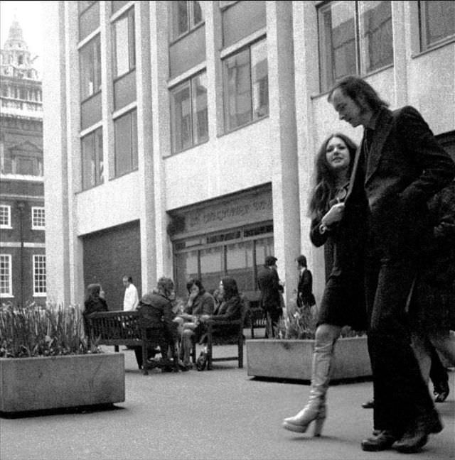 #18 Lunchtime stroll by the Sir Christopher Wren pub, Paternoster Square, London, April 1973