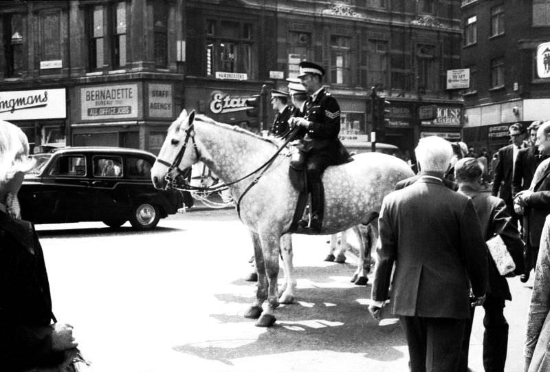 #20 Mounted police, presumably City of London, at Ludgate Circus, summer 1973