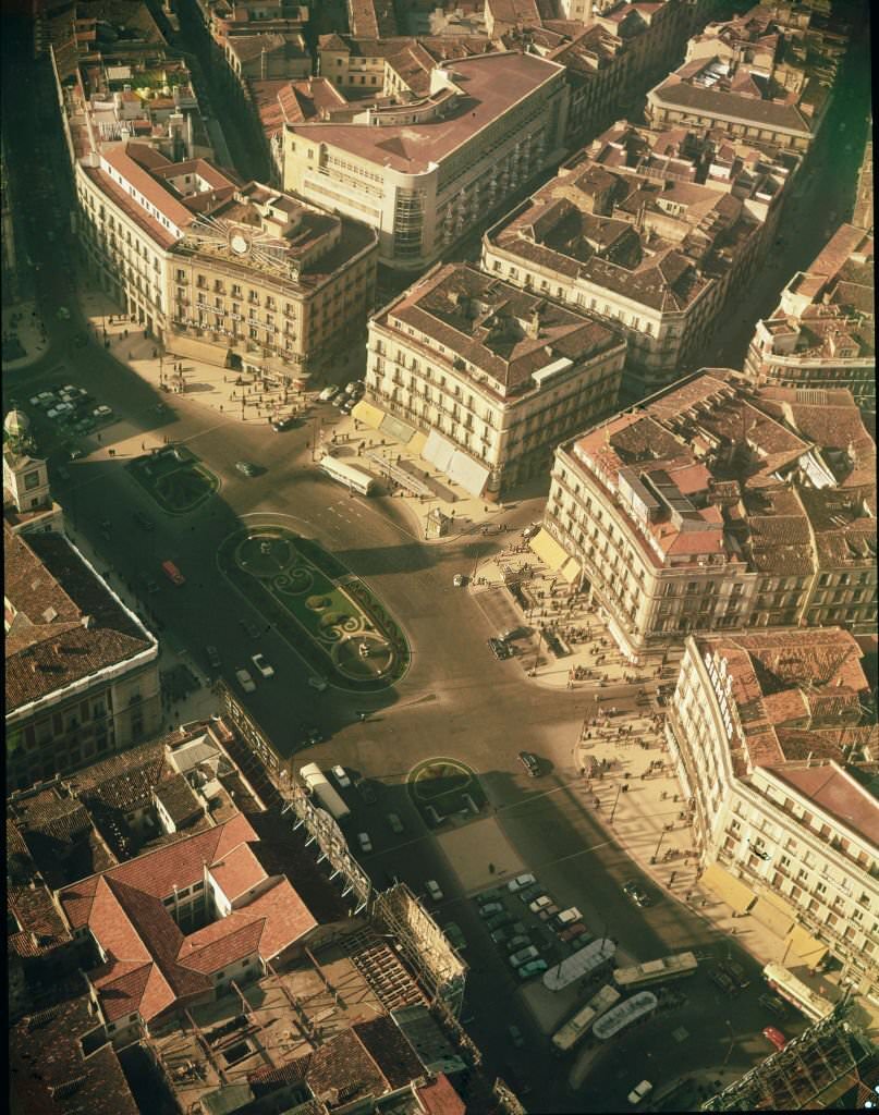 #16 Puerta del sol, November 1961, Madrid, Spain.