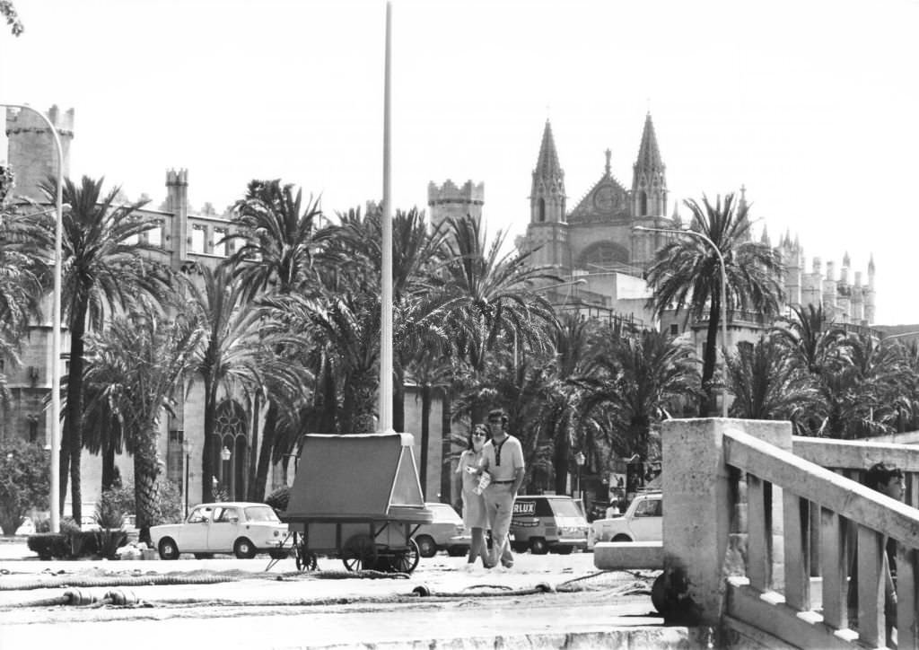 #19 The boulevard with the cathedral in Palma de Mallorca, 1972