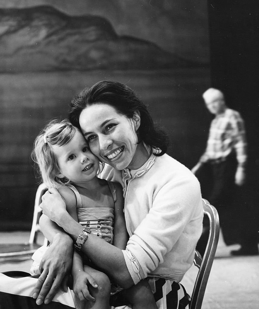 #32 Maria Tallchief in 1961 with her daughter Elise.