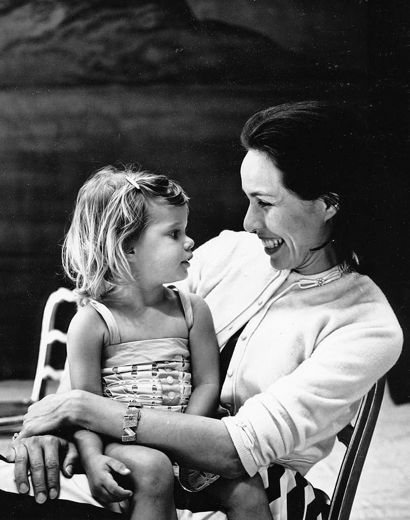 #57 Maria Tallchief and her daughter Elsie backstage at the American Ballet Theatre in 1961.