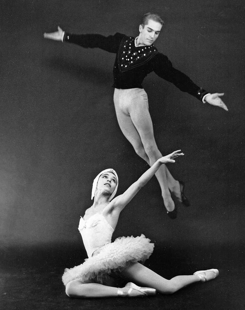 #1 Maria Tallchief and Erik Bruhn performing ‘Swan Lake’ in December 1960.