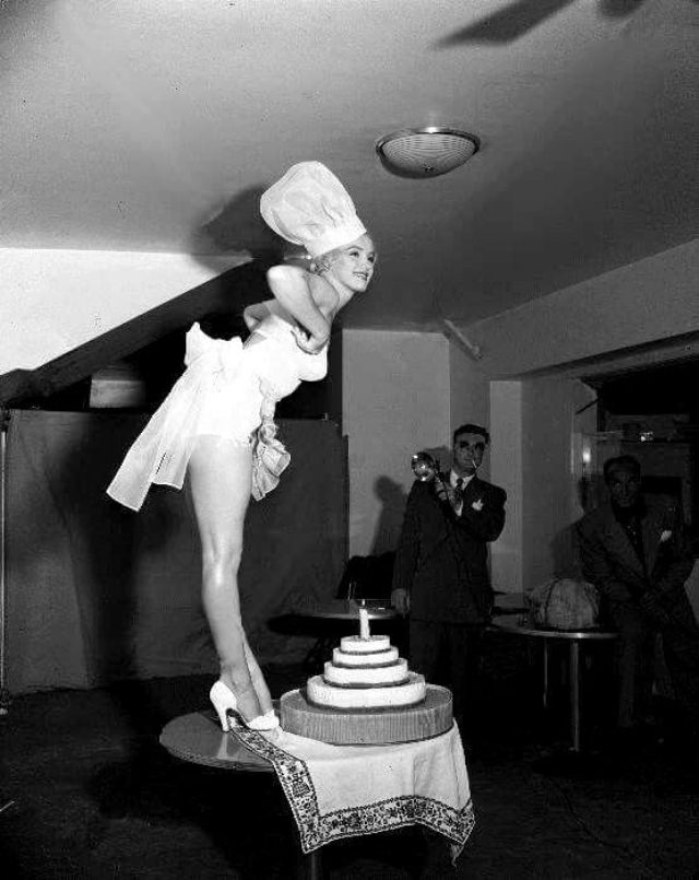 Marilyn Monroe Crowned as &;Cheesecake Queen&; of the Year, 1952 Celebrities