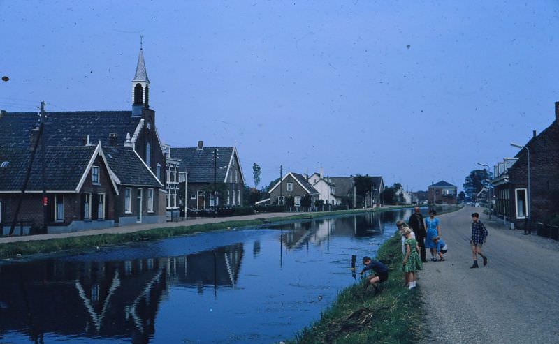 #21 Kids love water, Netherlands, 1966