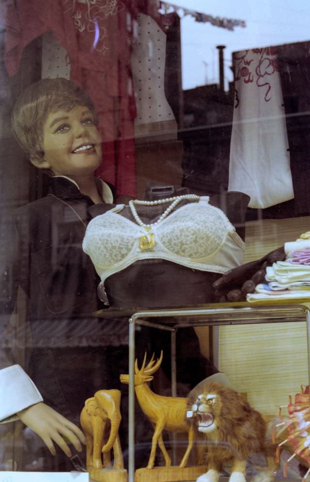 #7 Happy woman, New York, 1980