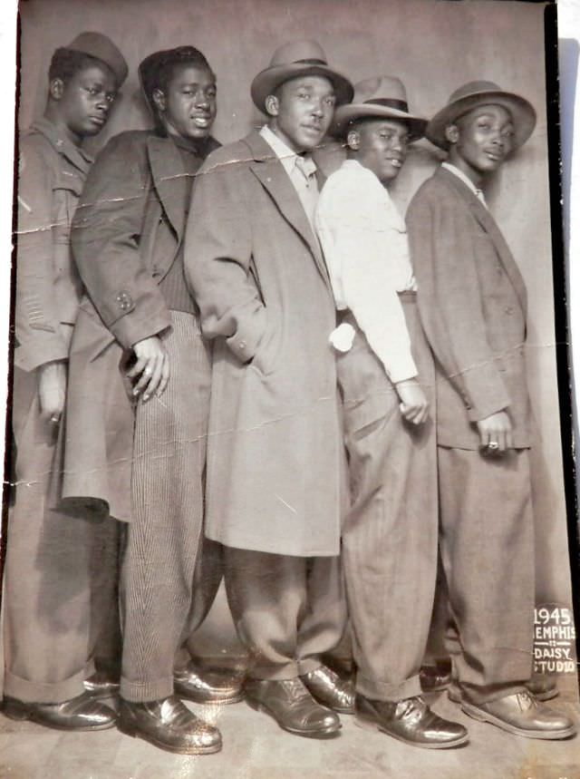 #16 Five friends, Daisy Studio, Beale Street, Memphis, Tennessee, 1945