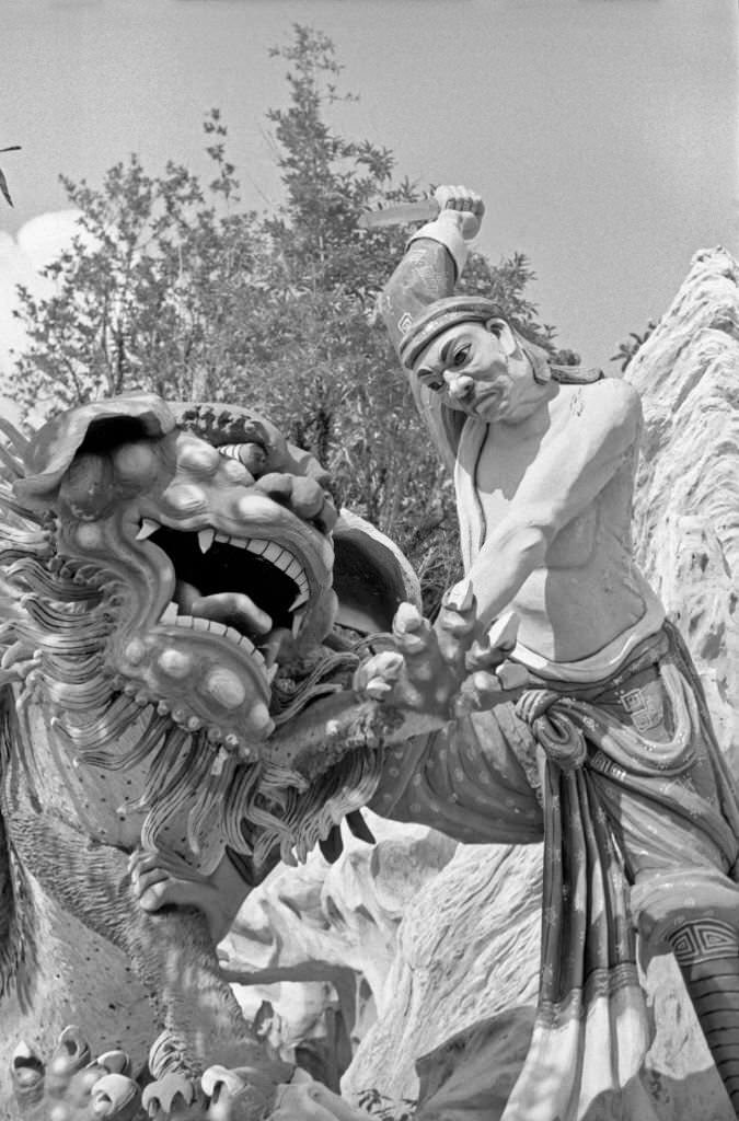 #98 Holy statues ib Singapore, 1962