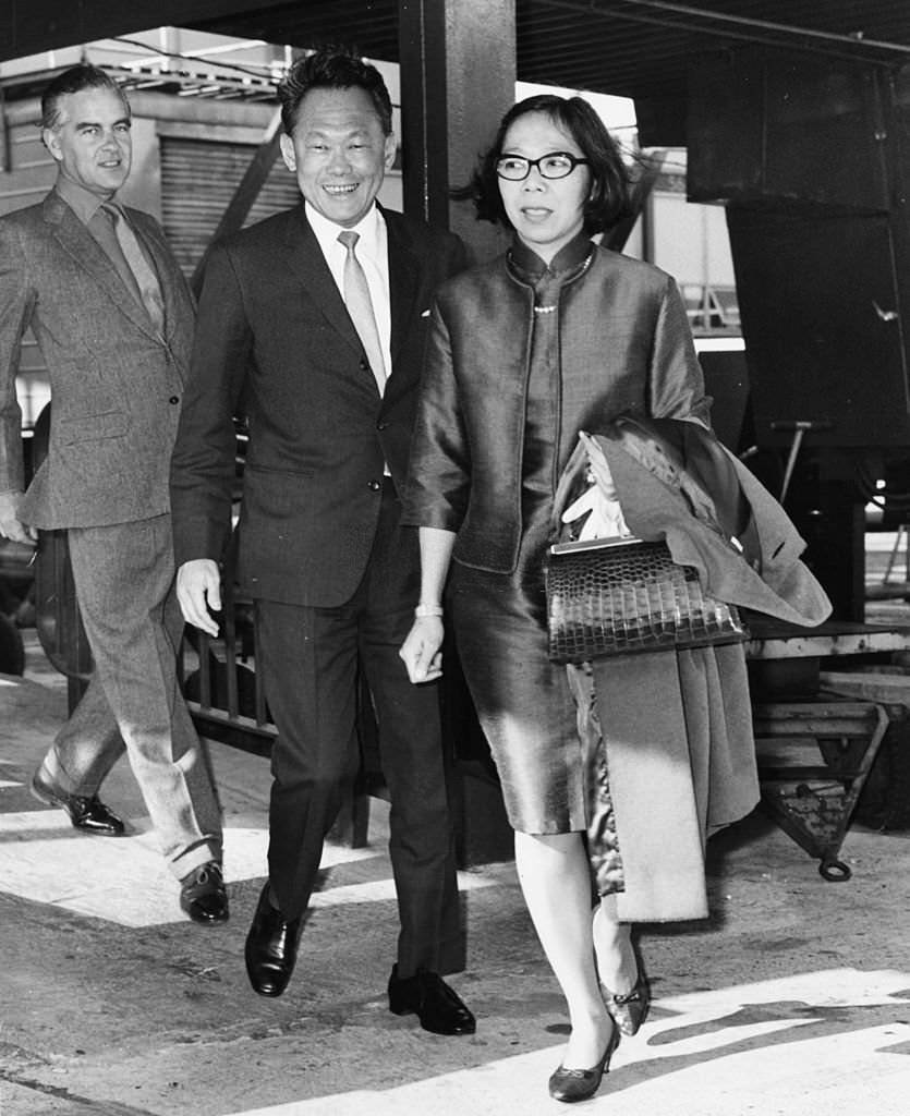 #24 Lee Kuan Yew, Prime Minister of Singapore, leaving Heathrow Airport with his wife, 1970