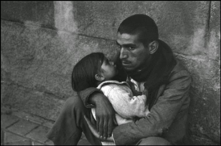#8 An unemployed man and his child, Madrid, 1933.