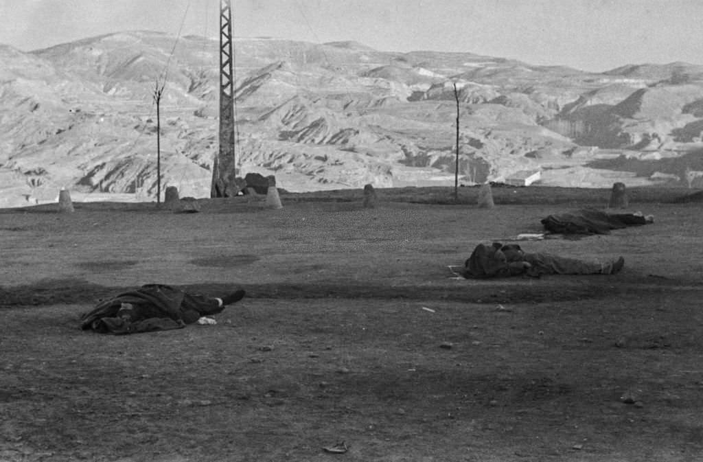 #122 Corpses of Republican soldiers killed on the Aragon front during the Spanish Civil War at the Battle of Teruel on 21st December 1937 near Teruel, Aragon, Spain.