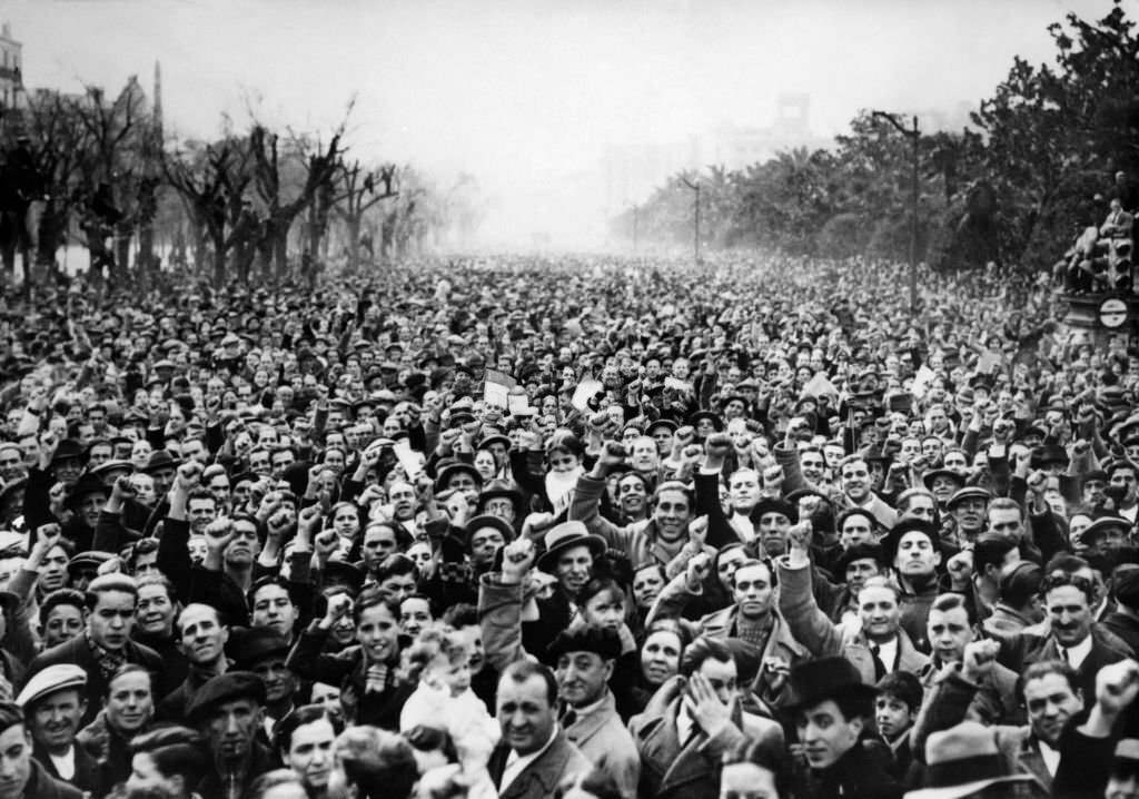 #18 Thousands of Republicans demonstrating in the streets of Madrid against Franco’s attempt to overthrow the Spanish Republic.