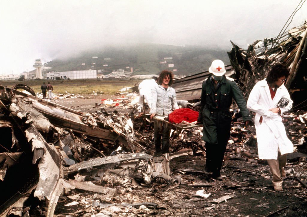 #20 Emergency workers retrieve the bodies of some of the 583 passengers who were killed when two Boeing 747s collided on the runway