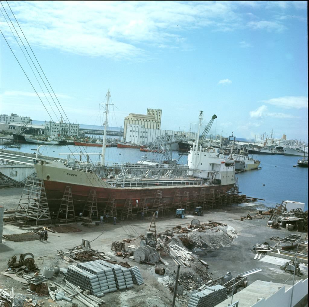 #37 Repair work in the port of Tenerife, 1970