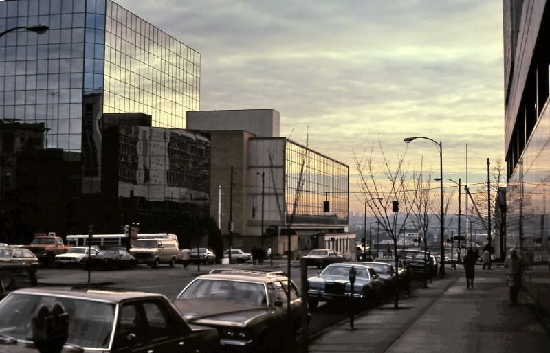#40 View east on Dunsmuir Street in downtown Vancouver, 1986