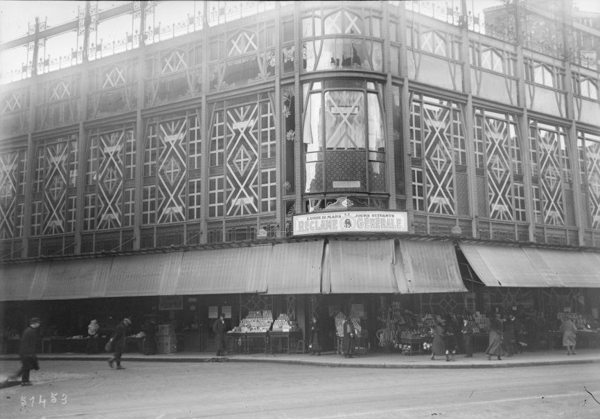 During World War I, Shops in Paris Built Styling Anti-Bombing Windows WWI