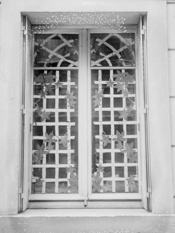 During World War I, Shops in Paris Built Styling Anti-Bombing Windows WWI