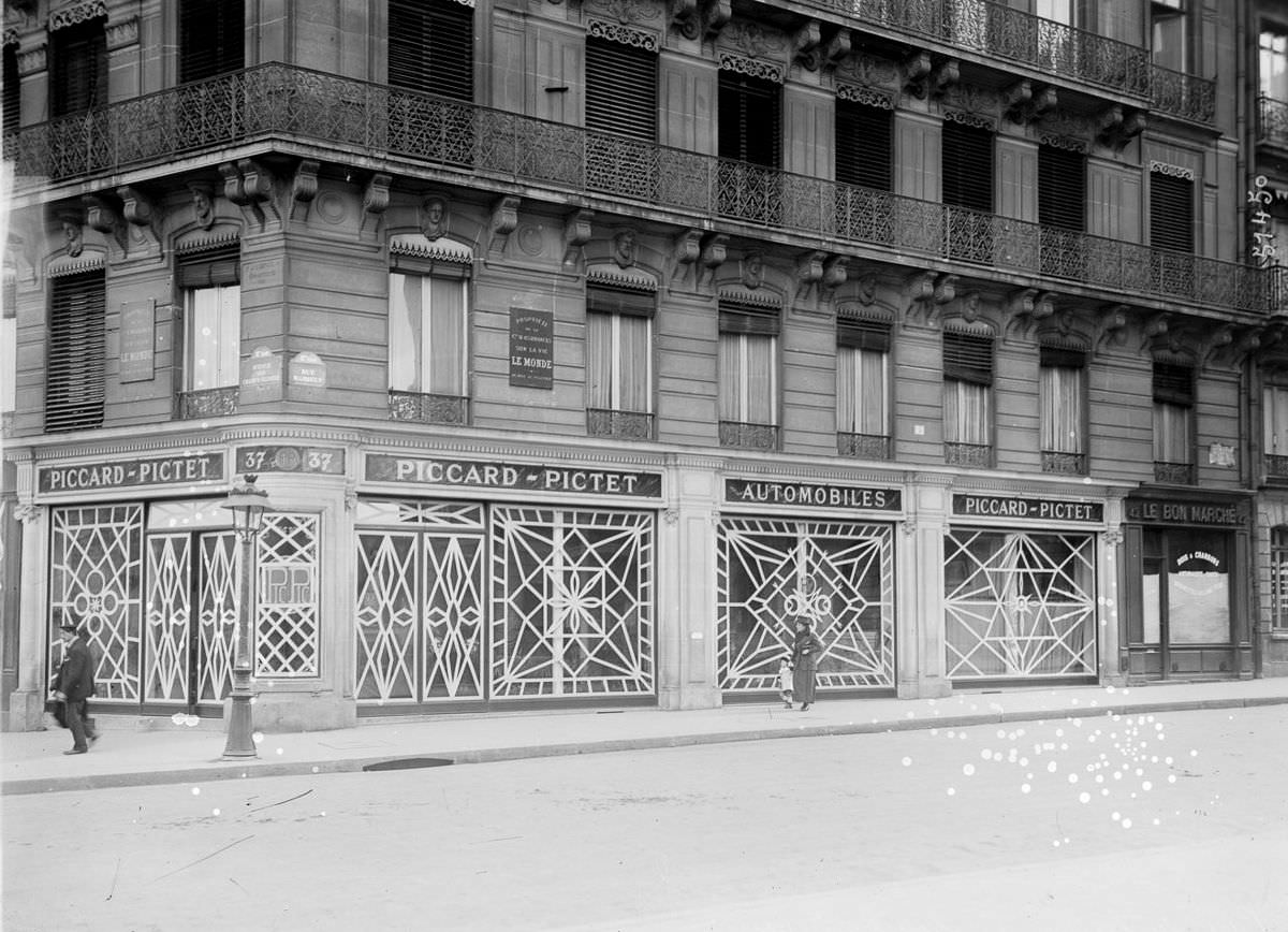 During World War I, Shops in Paris Built Styling Anti-Bombing Windows WWI