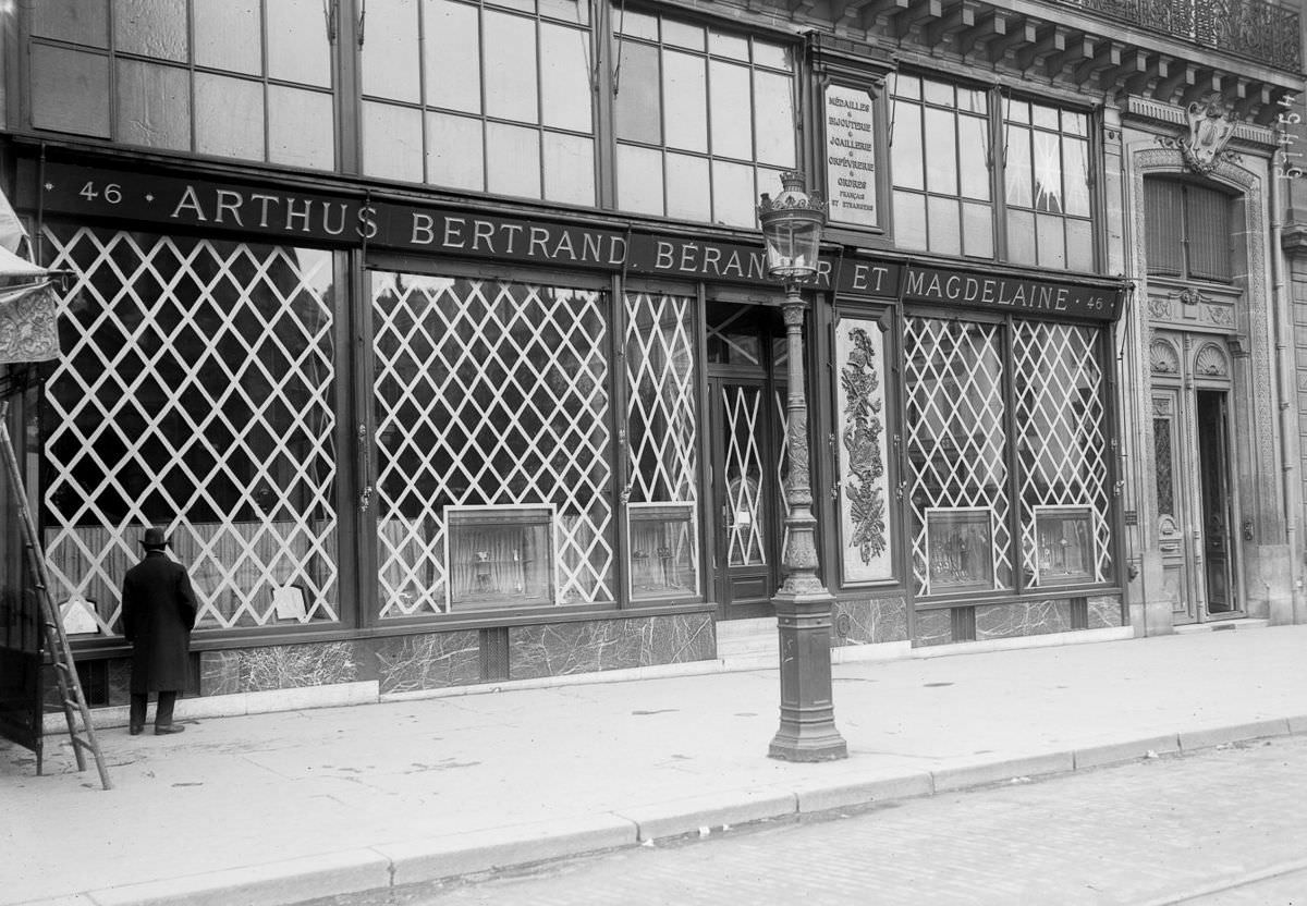 During World War I, Shops in Paris Built Styling Anti-Bombing Windows WWI