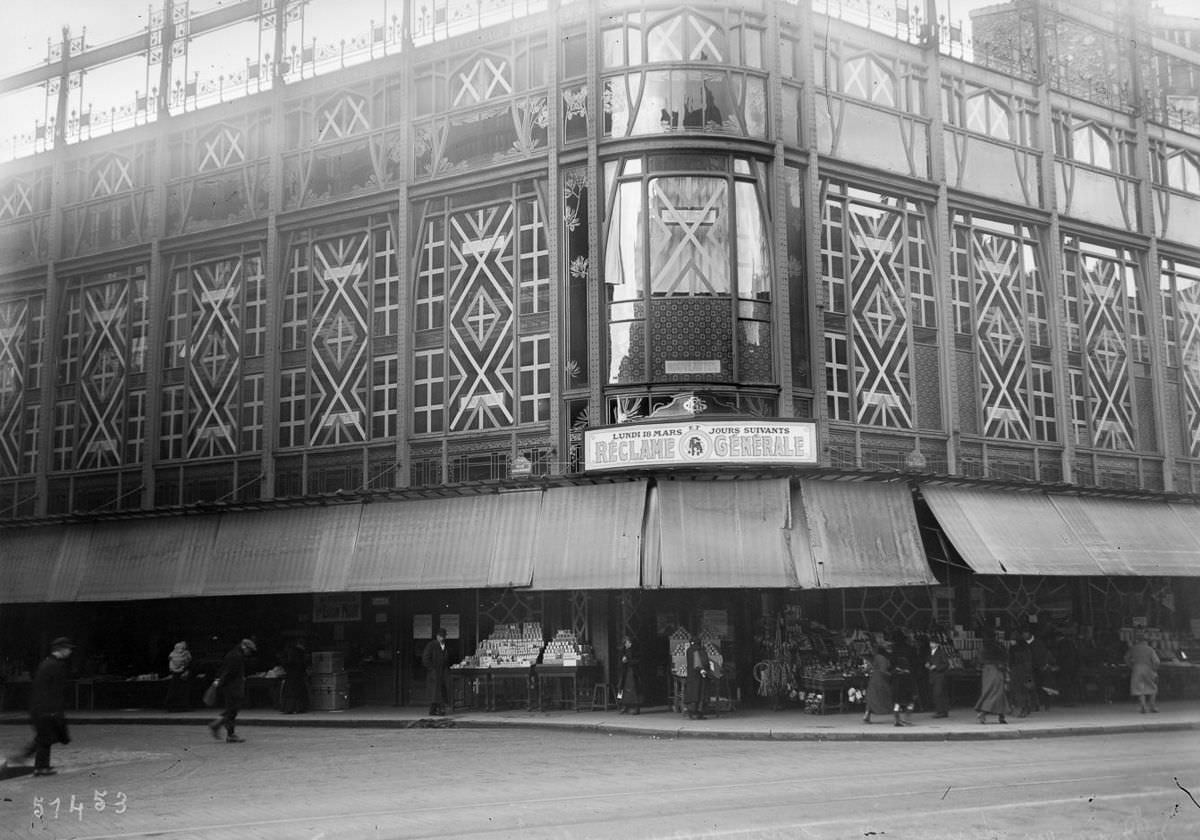 During World War I, Shops in Paris Built Styling Anti-Bombing Windows WWI