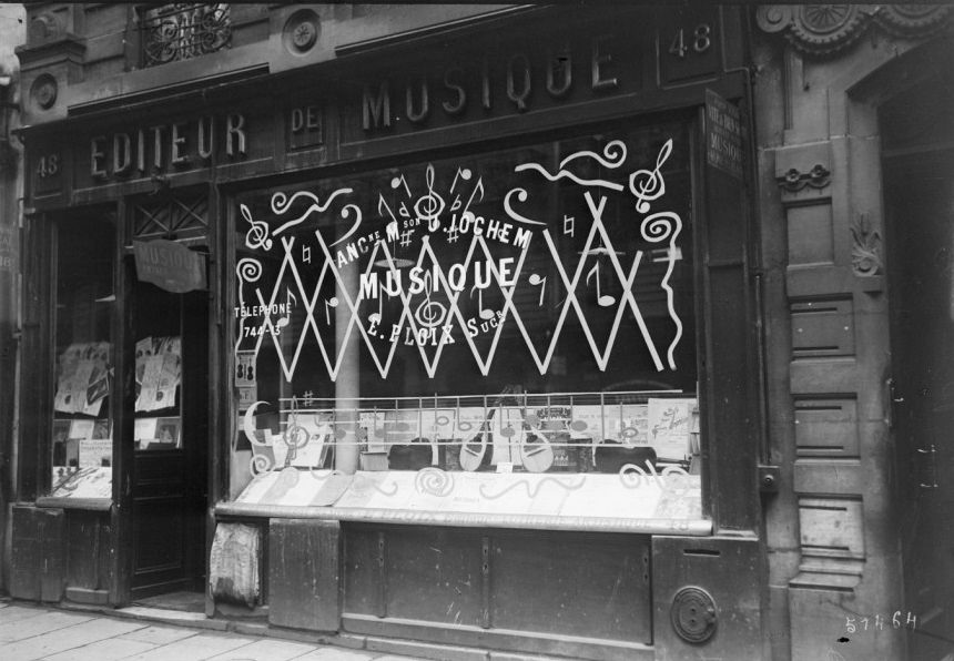 During World War I, Shops in Paris Built Styling Anti-Bombing Windows WWI