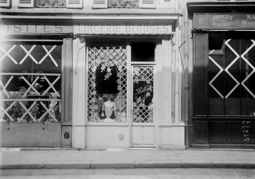#8  During World War I, Shops in Paris Built Styling Anti-Bombing Windows #8 WWI
