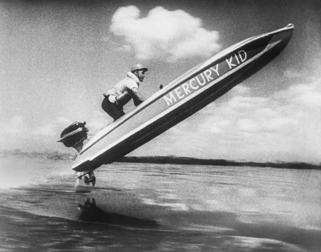 #91 Dick Pope Jr drives the Mercury Kid during the aquatic Steeplechase competition on January 17, 1951 over the winterhaven waves of Cypress gardens, in Florida.