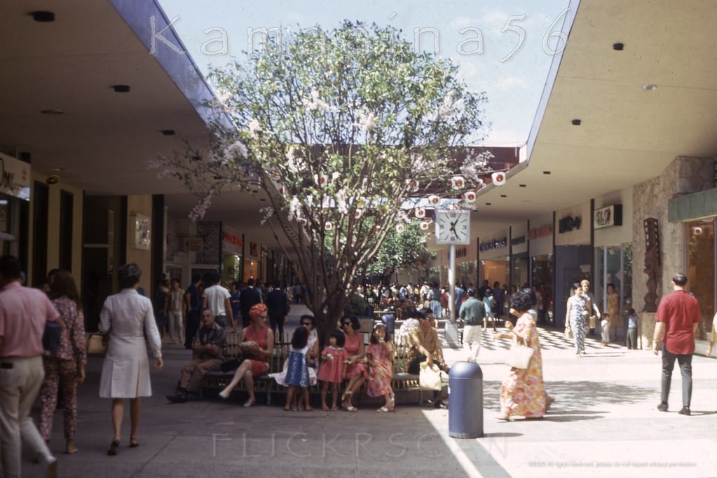 #89 Mall Level Shops Ala Moana, 1967