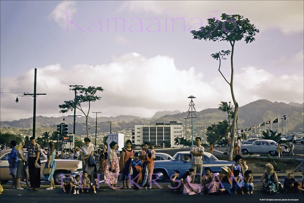 #112 Christmas Crowd Ala Moana, 1959