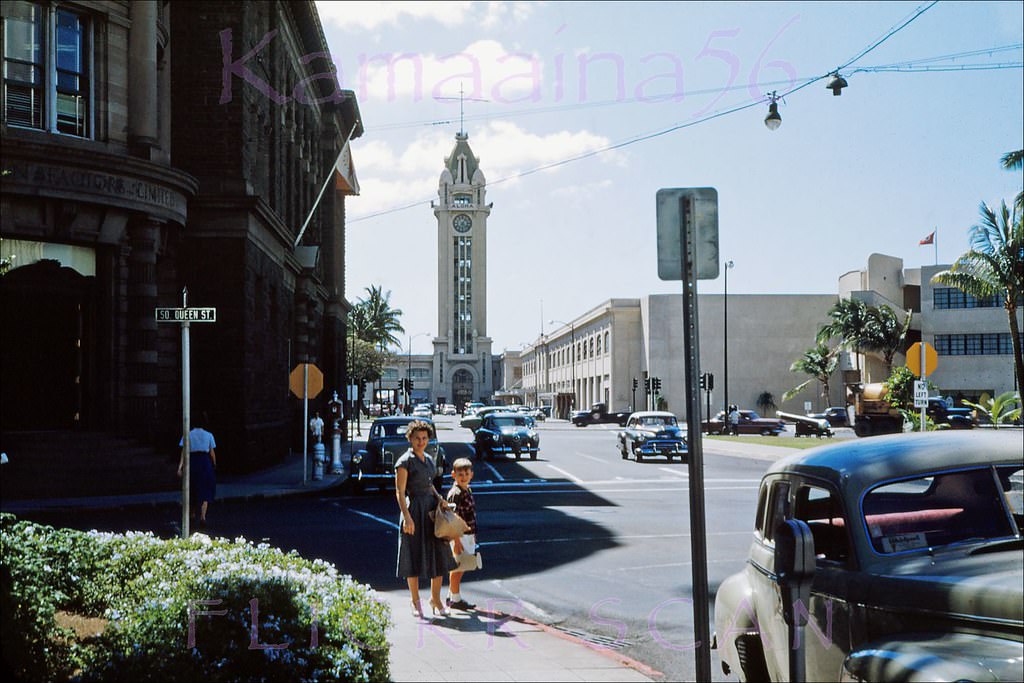 #137 Looking towards Honolulu Harbor along Fort Street from the Queen Street intersection, 1953