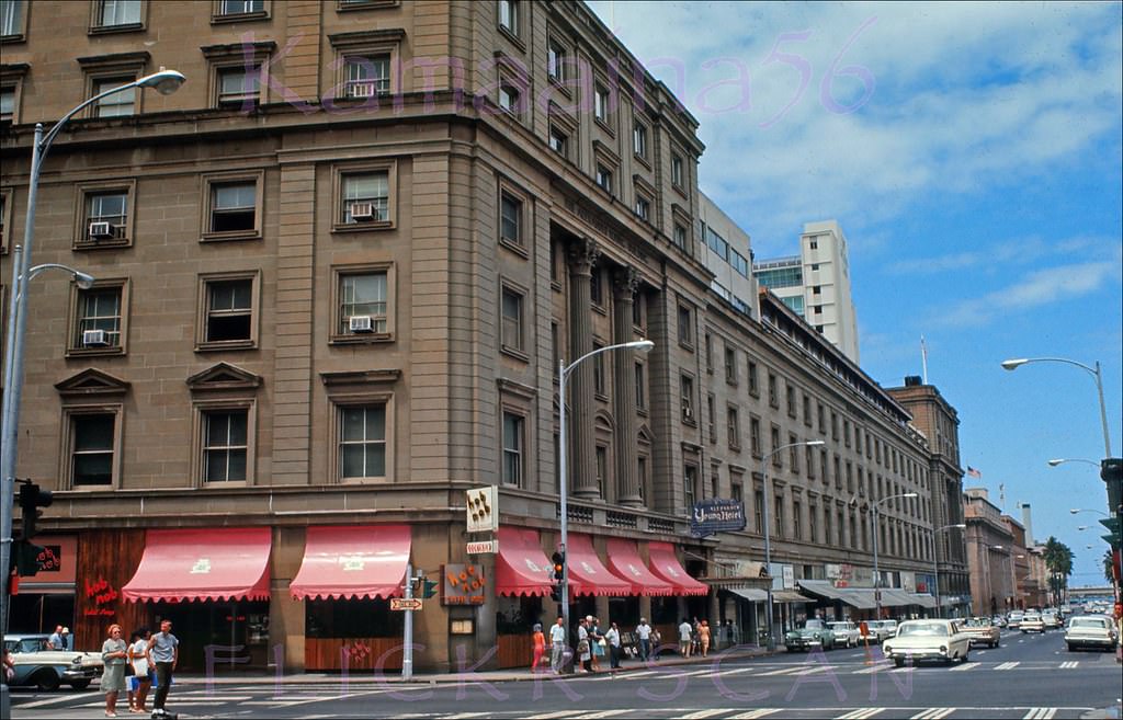 #102 Hob Nob Bishop St Makai, 1966.