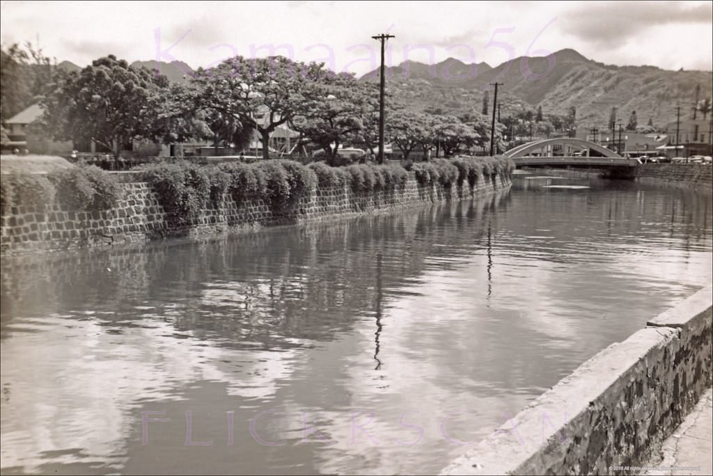 #74 Nuuanu Stream Honolulu 1940s.