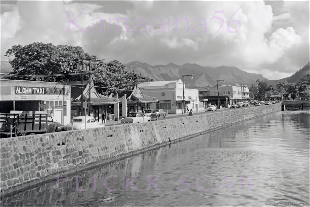 #186 Aloha Taxi Nuuanu Stream 1950s.