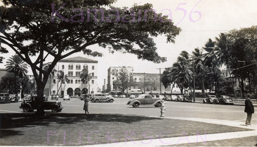 #10 Palace Square Honolulu, 1930s.