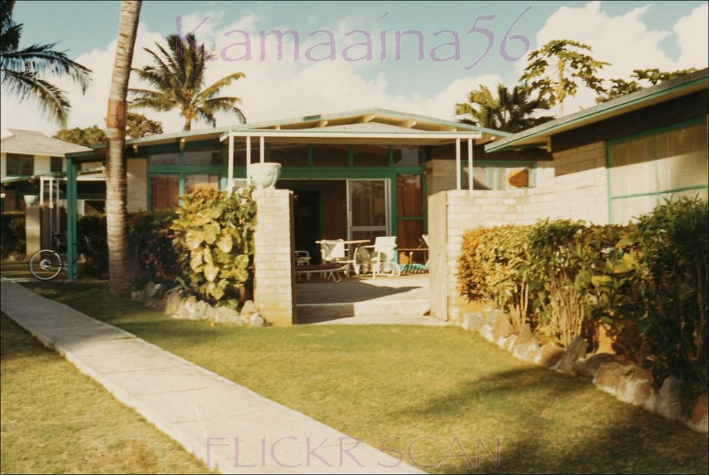 #52 Cottage hotel on Kaalawai Beach next to Black Point, East Oahu, behind Diamond Head, 1972