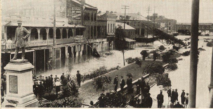 #66 Duncan Place and Semmes Statue, Mobile, 1907