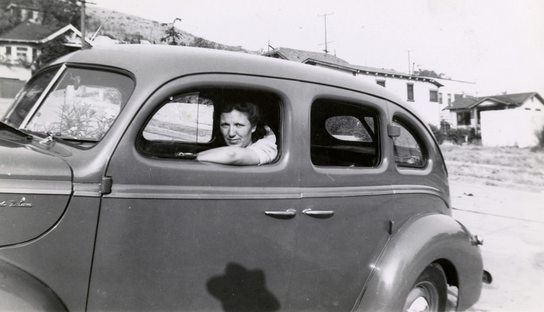 Predator: A Mysterious Man in Hat appearing in Vintage Photos Through the Decades Weird