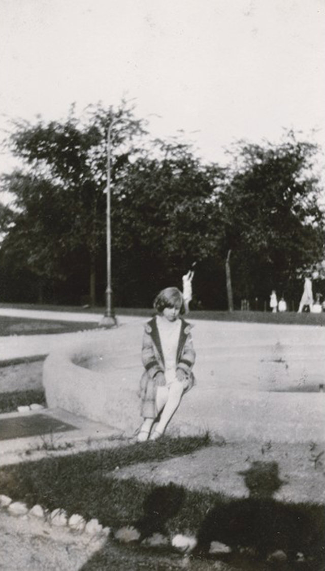 Predator: A Mysterious Man in Hat appearing in Vintage Photos Through the Decades Weird