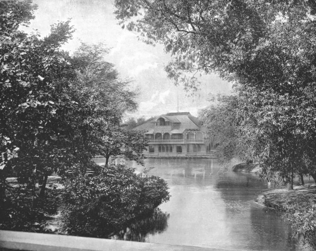 #113 Lincoln Park, Chicago, 1900.